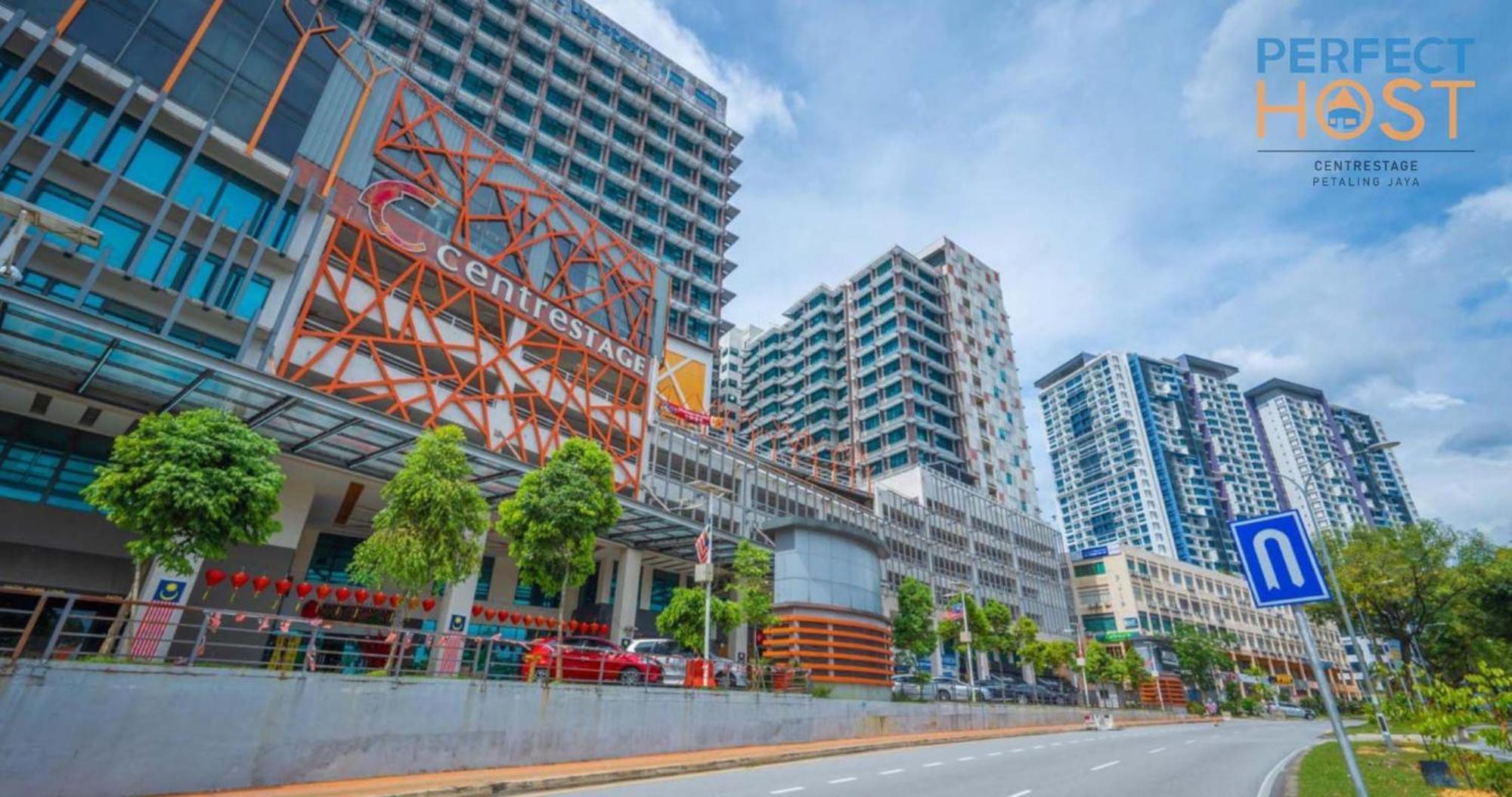 Centrestage Petaling Jaya By Perfect Host Hotel Eksteriør billede The mall's facade