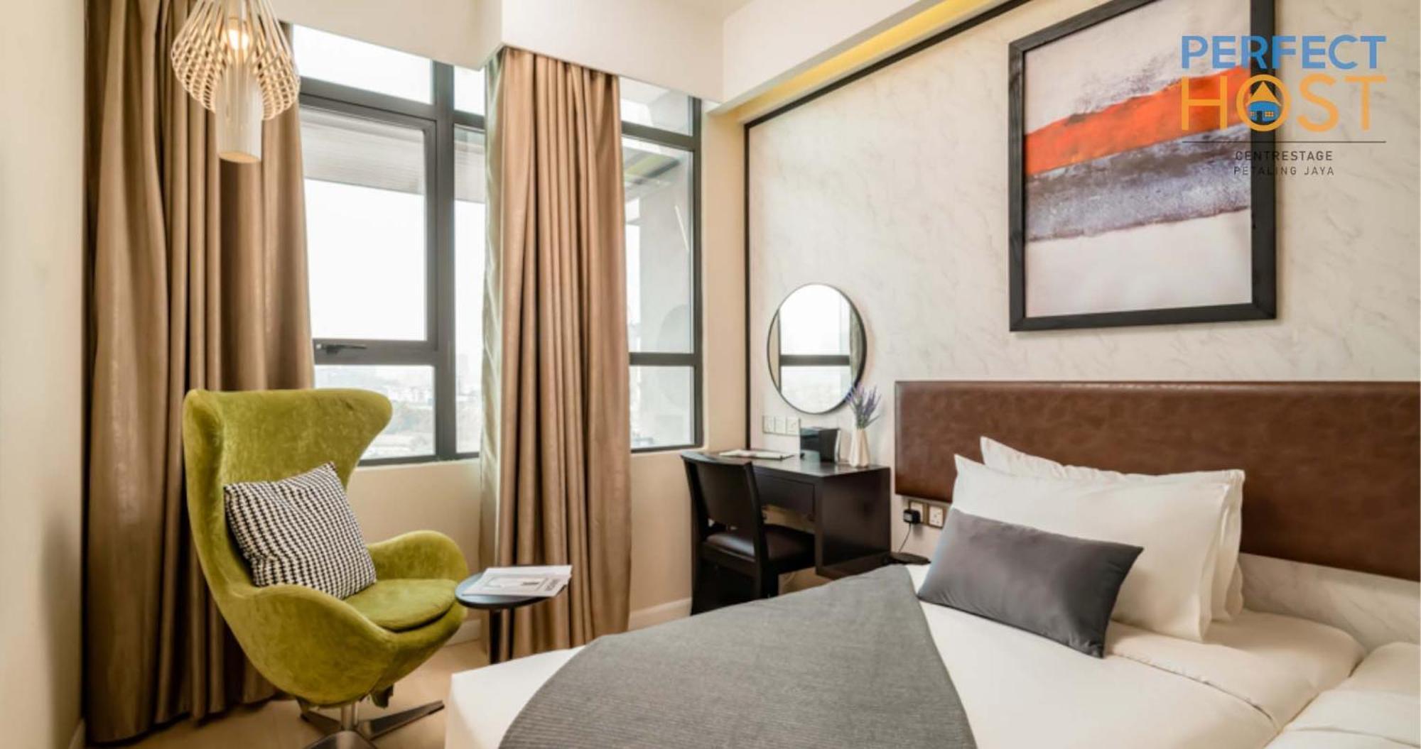 Centrestage Petaling Jaya By Perfect Host Hotel Eksteriør billede A bedroom at the hotel