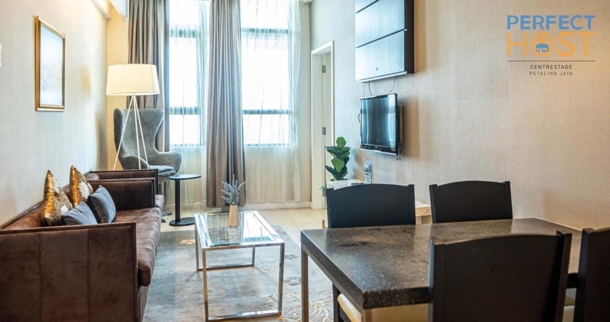 Centrestage Petaling Jaya By Perfect Host Hotel Eksteriør billede A living room in a serviced apartment in Warsaw, Poland